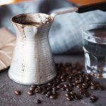 A kávéja százszor jobb ízű lesz: csak tegyen bele egy csipetnyit ebből a termékből. A kávéja százszor jobb ízű lesz: csak tegyen bele egy