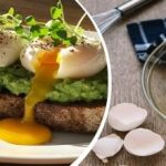 Hogyan készítsünk tökéletes buggyantott tojást serpenyő nélkül: a profi séf módszere Hogyan készítsünk tökéletes buggyantott tojást serpenyő nélkül: a profi séf